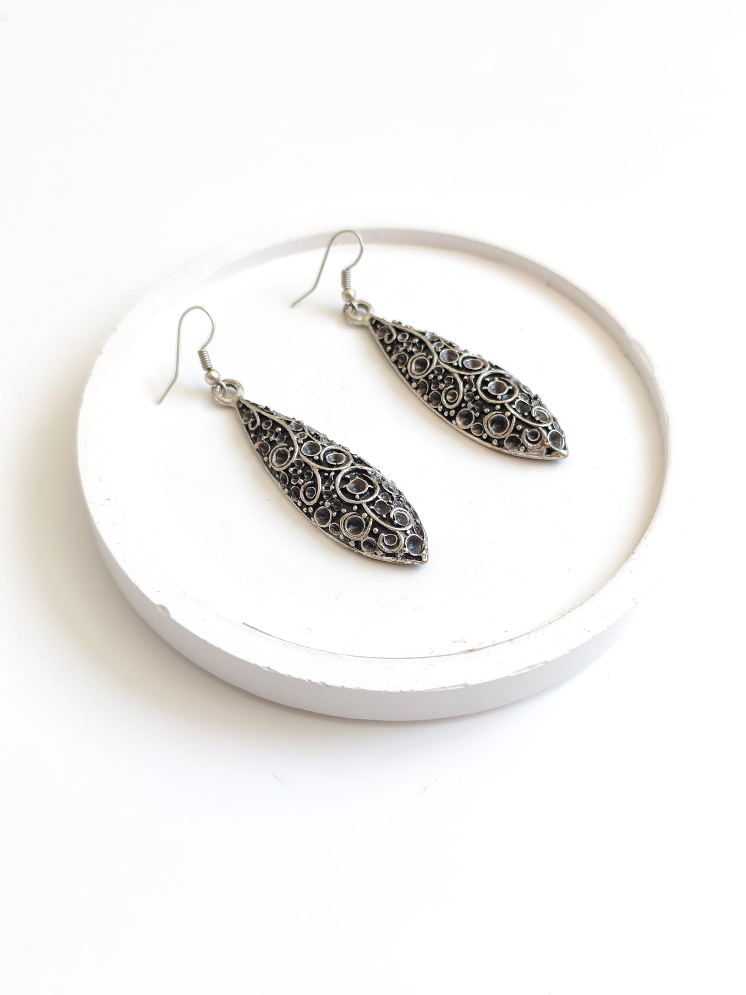 Bohemian Vintage Antique Patterned Leaf Earrings - Image 2