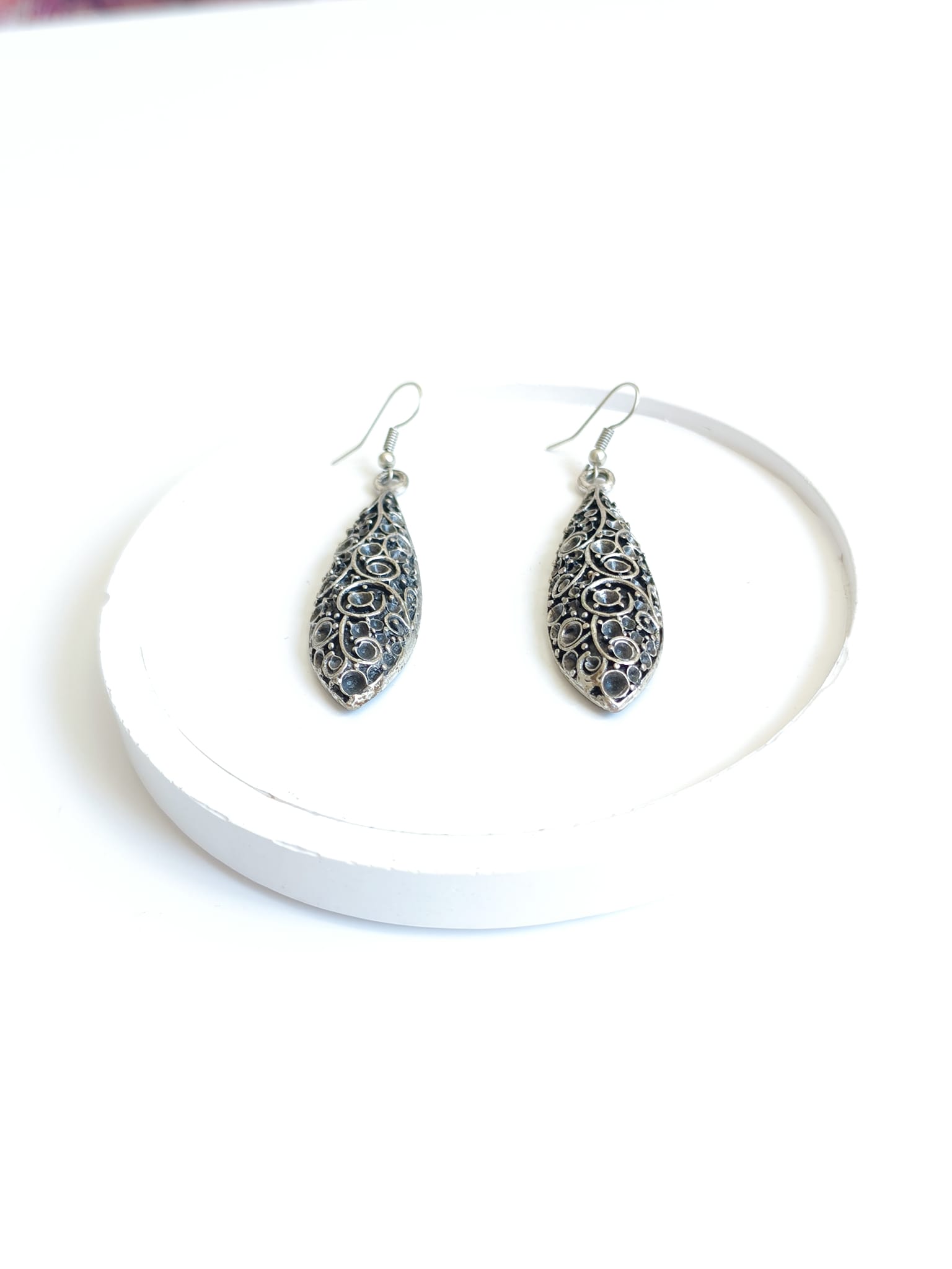 Bohemian Vintage Antique Patterned Leaf Earrings - Image 3